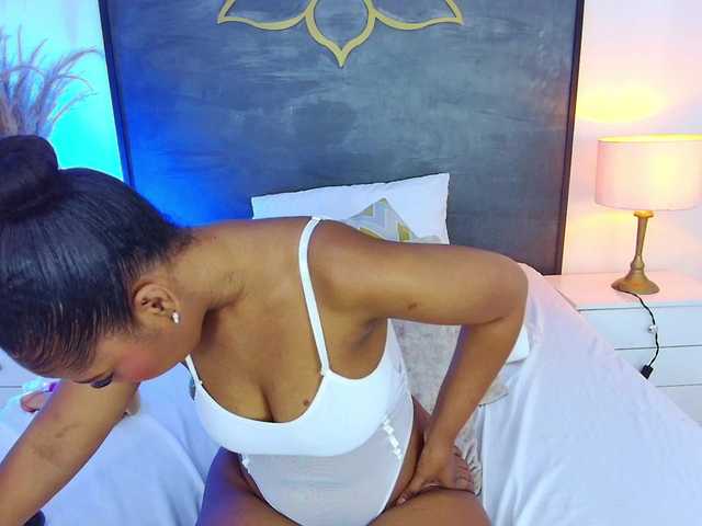 AlisonTravis live cam on BongaCams