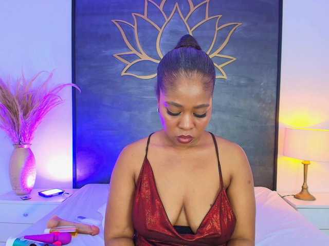 AlisonTravis live cam on BongaCams