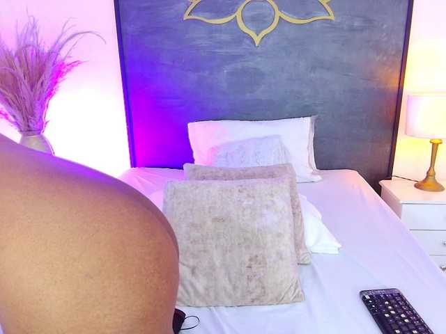 AlisonTravis live cam on BongaCams