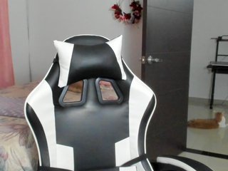 LaraCat1