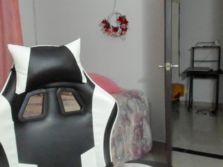 LaraCat1