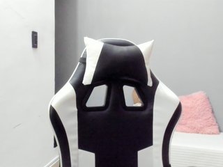 LaraCat1