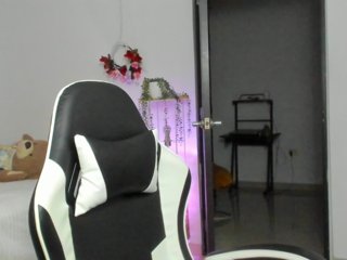 LaraCat1