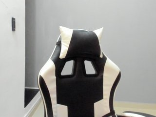 LaraCat1