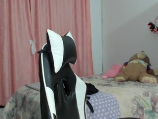 LaraCat1