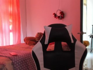 LaraCat1