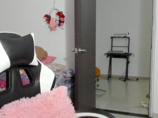 LaraCat1