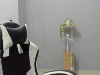 LaraCat1