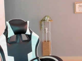LaraCat1
