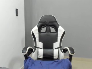 LaraCat1