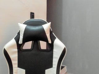 LaraCat1