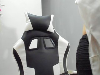 LaraCat1
