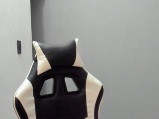 LaraCat1