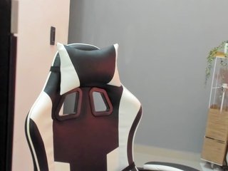 LaraCat1