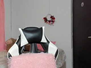 LaraCat1
