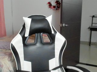 LaraCat1