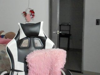 LaraCat1