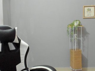 LaraCat1