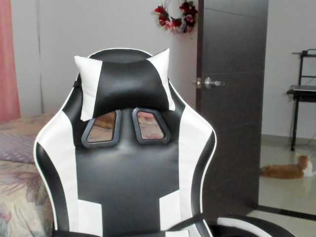 LaraCat1