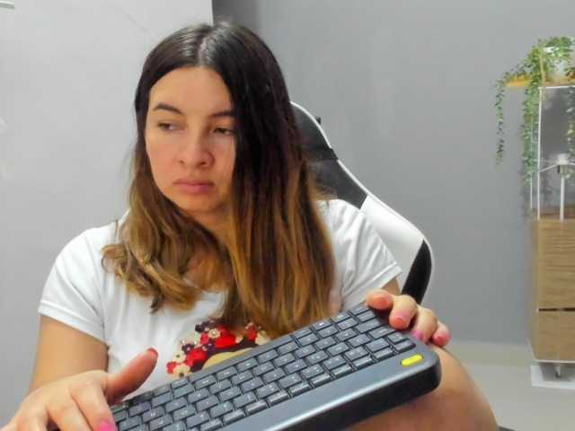 LaraCat1 live cam on BongaCams