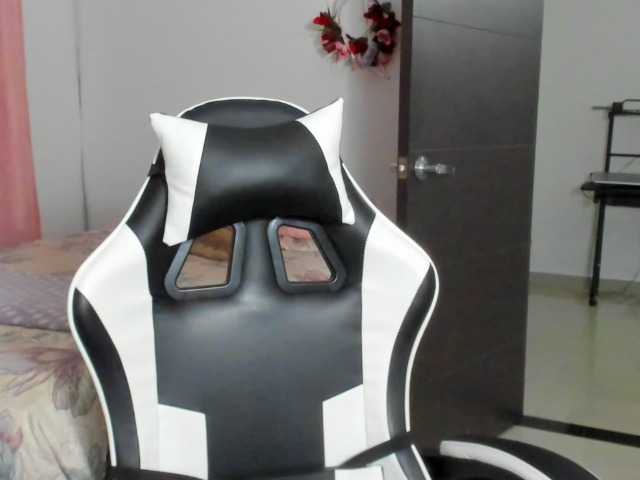 LaraCat1 live cam on BongaCams