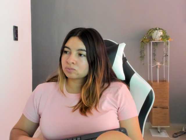 LaraCat1 live cam on BongaCams