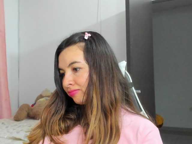 LaraCat1 live cam on BongaCams