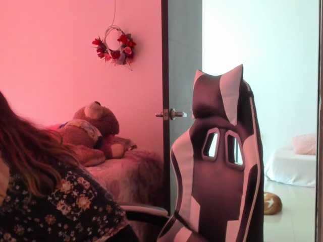 LaraCat1