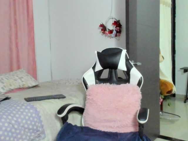LaraCat1 live cam on BongaCams