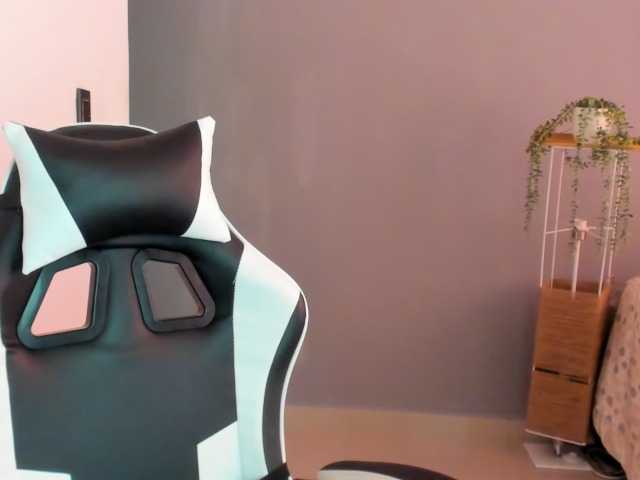 LaraCat1