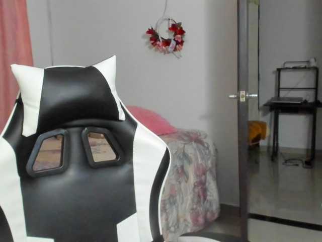 LaraCat1