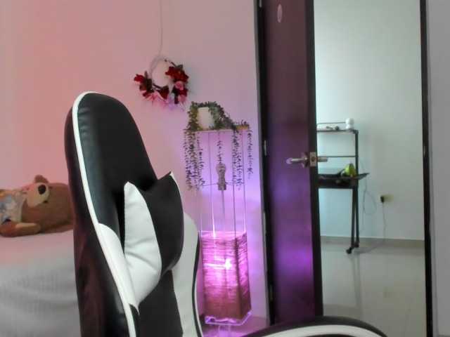 LaraCat1
