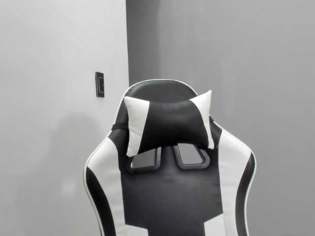 LaraCat1