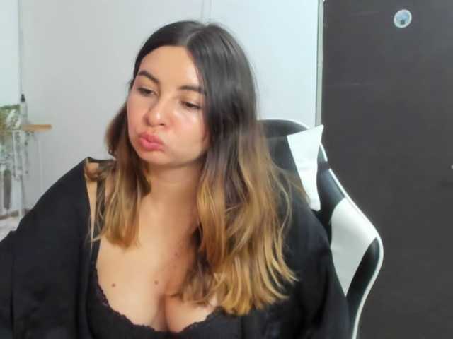 LaraCat1 live cam on BongaCams