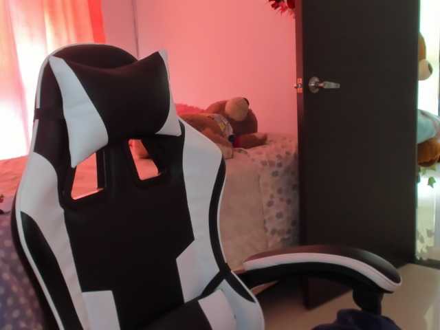 LaraCat1 live cam on BongaCams