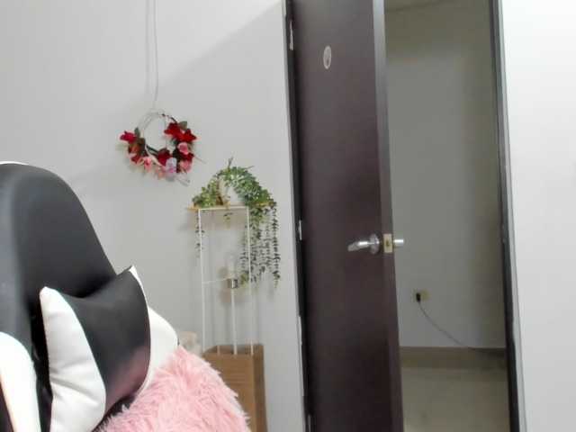 LaraCat1 live cam on BongaCams