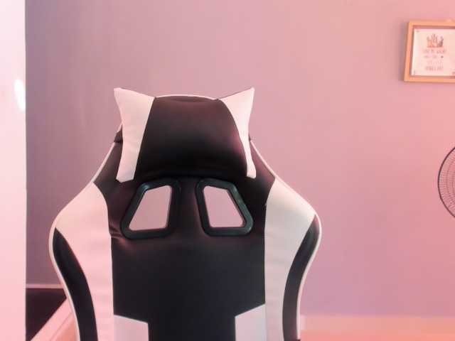 LaraCat1