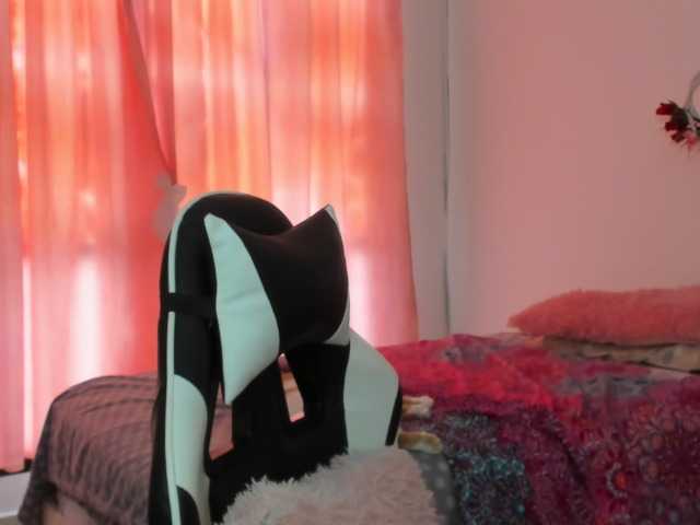 LaraCat1 live cam on BongaCams