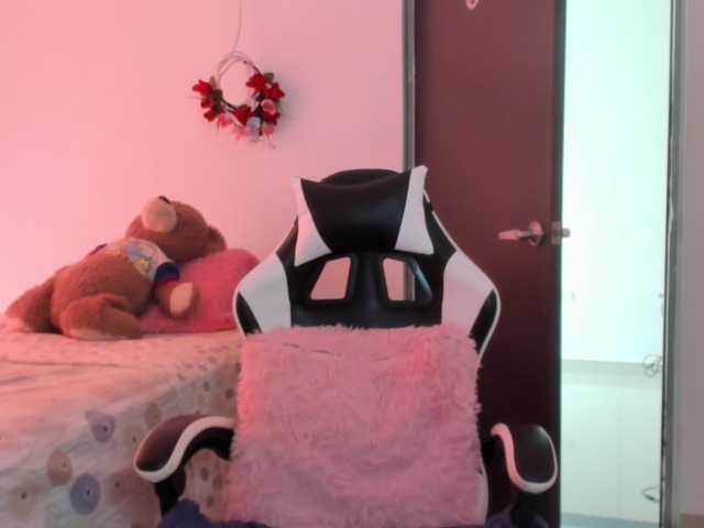 LaraCat1 live cam on BongaCams