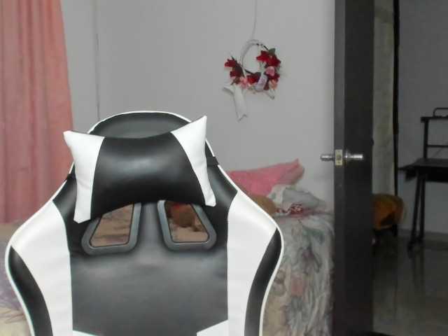 LaraCat1 live cam on BongaCams