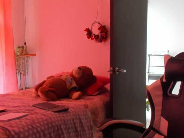 LaraCat1 live webcam show