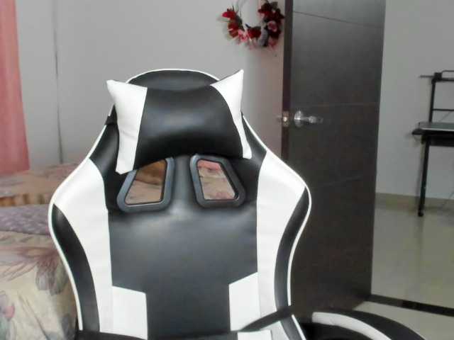 LaraCat1