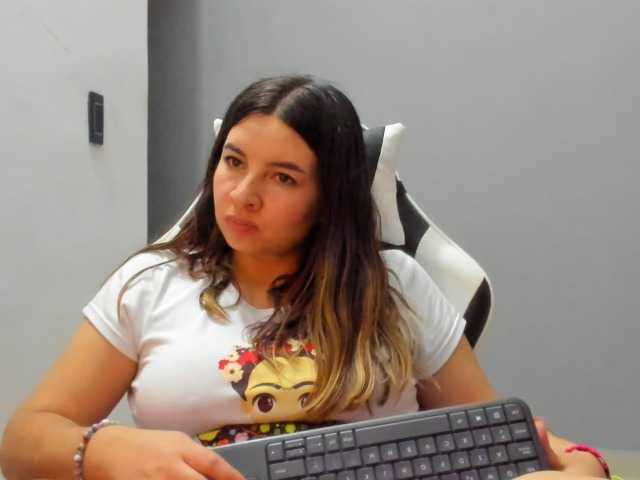 LaraCat1 live cam on BongaCams