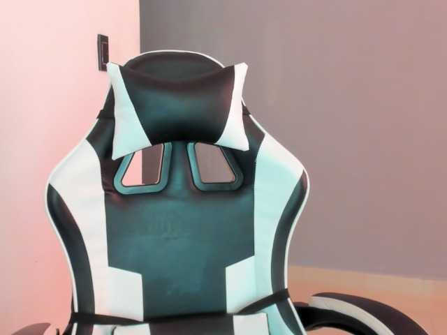 LaraCat1