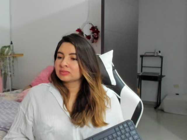 LaraCat1 live webcam show