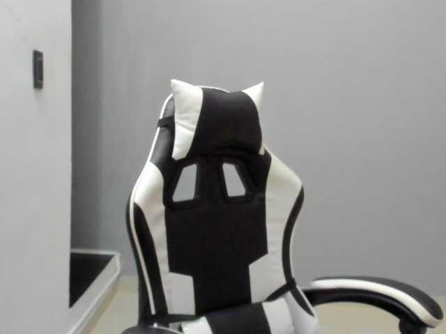 LaraCat1