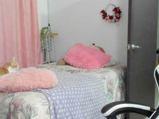 LaraCat1 live webcam show