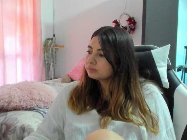 LaraCat1 live webcam show