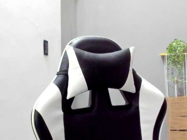 LaraCat1