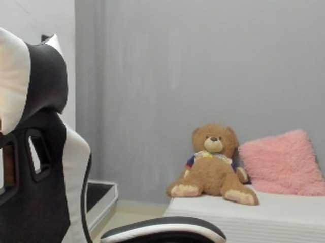 LaraCat1 live cam on BongaCams